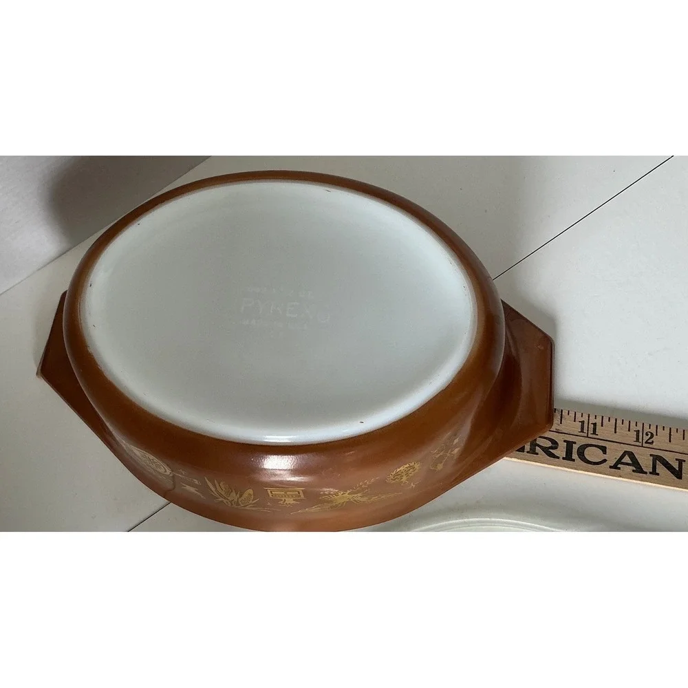 Pyrex Vintage Casserole Early American 1.5 QT Oval Brown Gold with Cradle Lid
